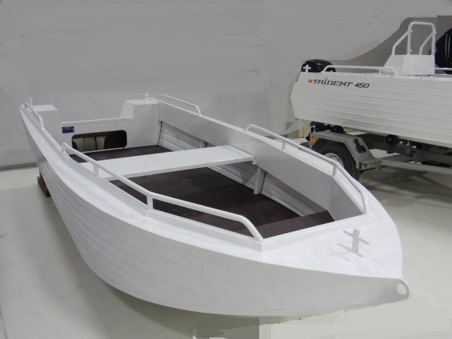Алюминиевая лодка Trident 450 румпельная